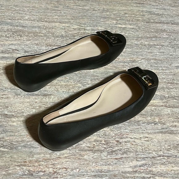 NIB Tory Burch Gigi gold T buckle Reva ballet flat leather shoes with - Picture 7 of 16